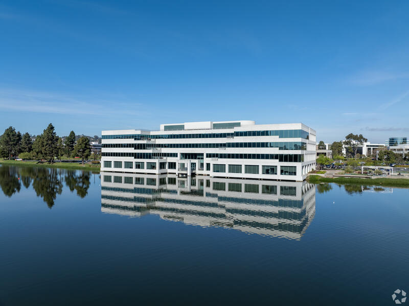 3 Lagoon Dr